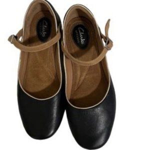 Clarks Mary Jane comfy 6.5